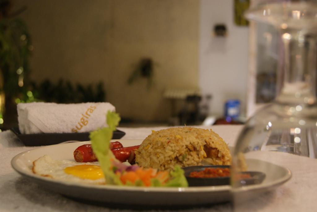 Sugiras Living Hotel Denpasar  Exterior photo