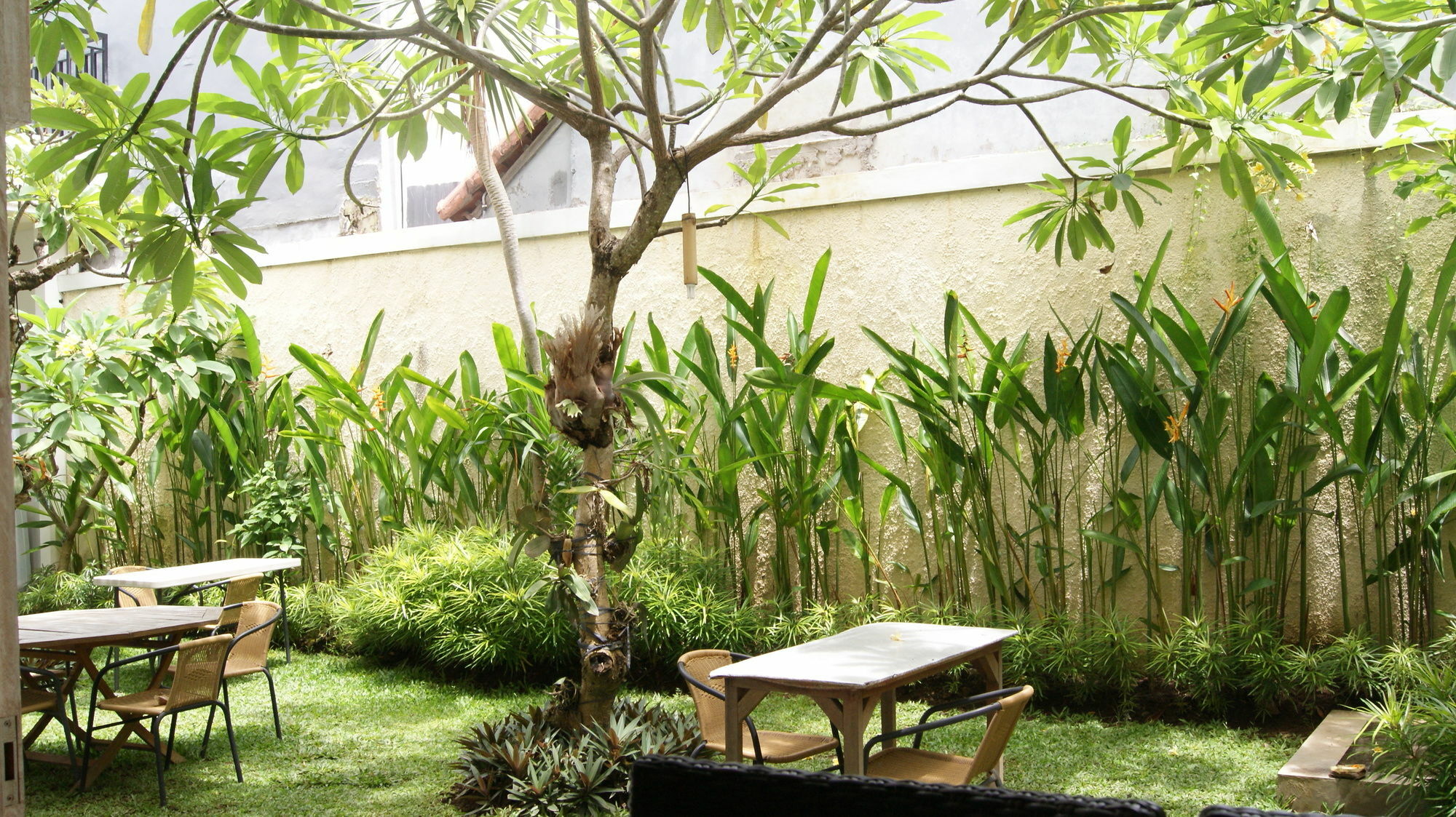 Sugiras Living Hotel Denpasar  Exterior photo