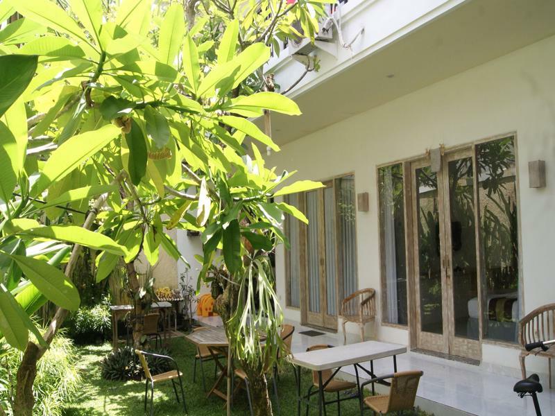 Sugiras Living Hotel Denpasar  Exterior photo